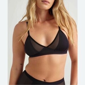 Saalt mesh black no wire strappy light support bralette sz medium M black